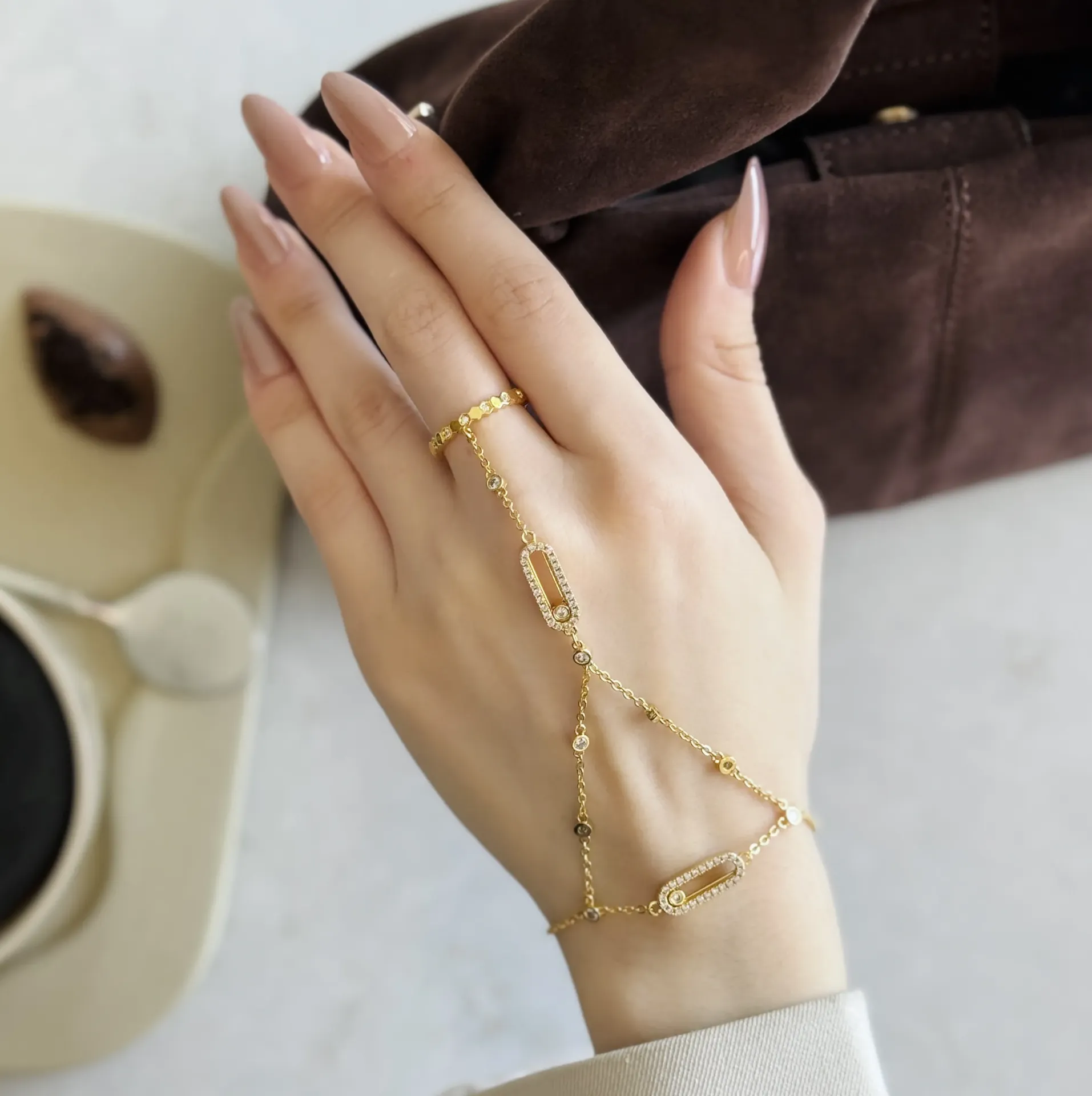 Sparkling Link Hand Chain (Gold)